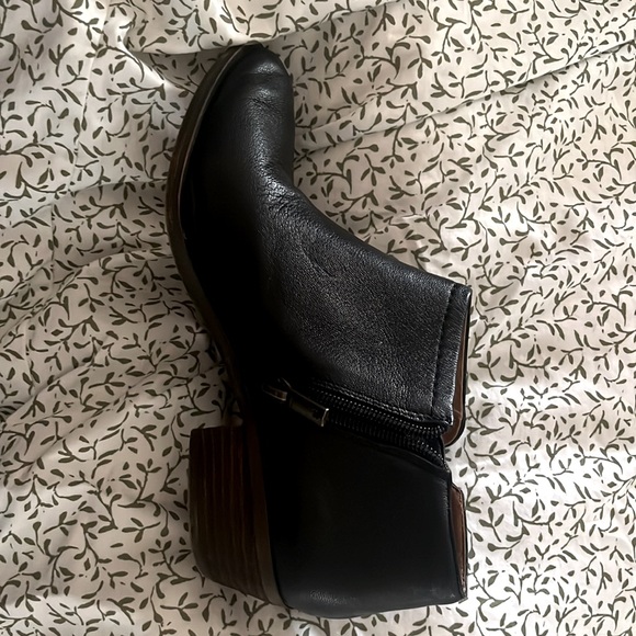 Lucky Brand black booties (LP-BARDON2) - Picture 6 of 7